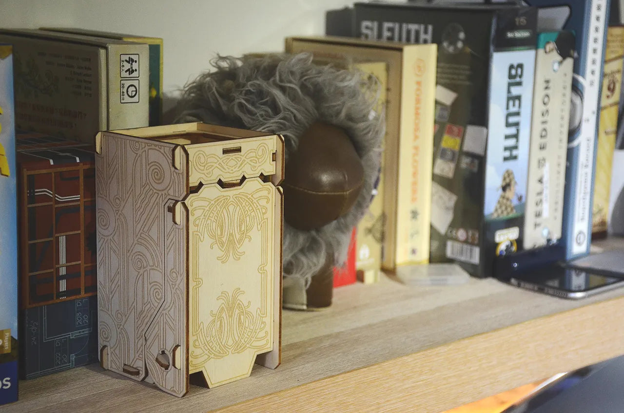 Dice Tower  - 【烏鴉盒子】折疊式骰塔 (木質刻紋)